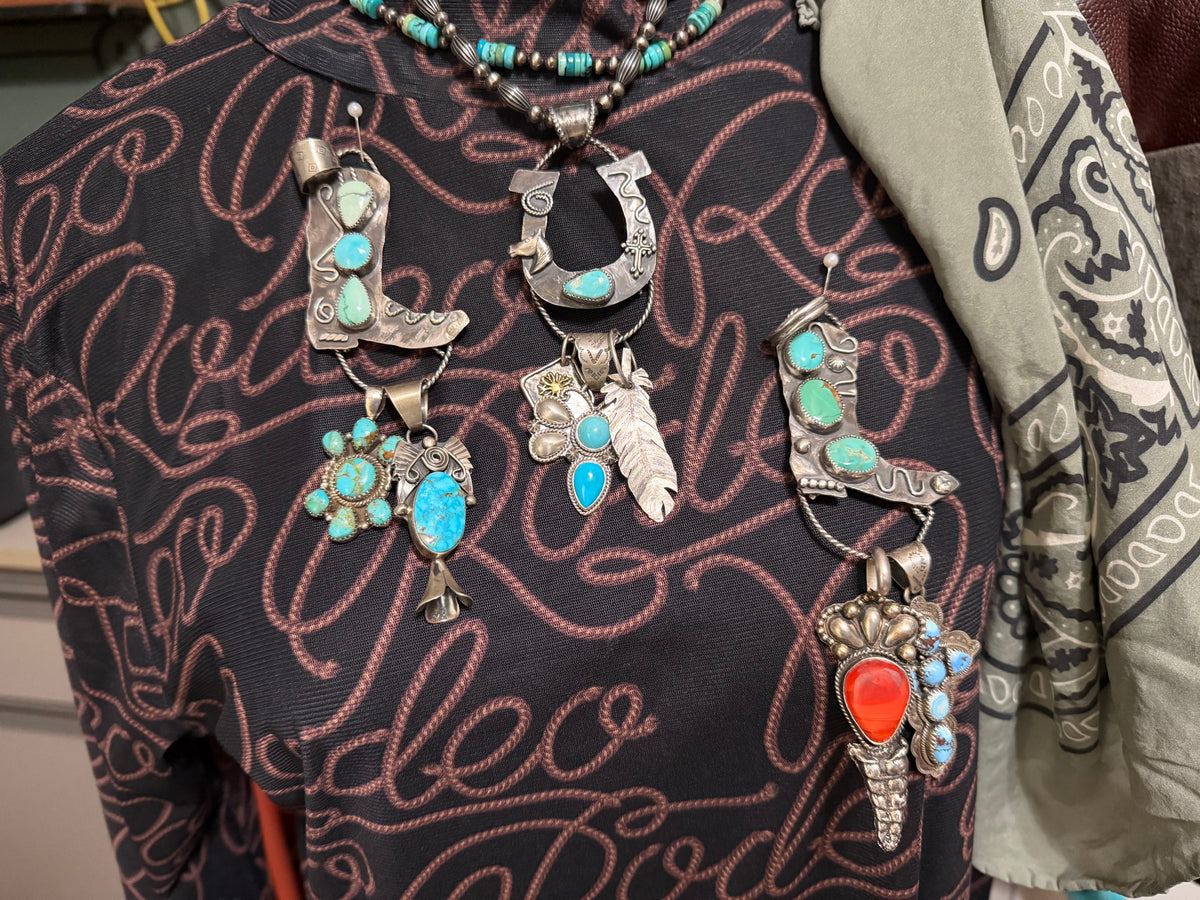 Horse shoe charm holder