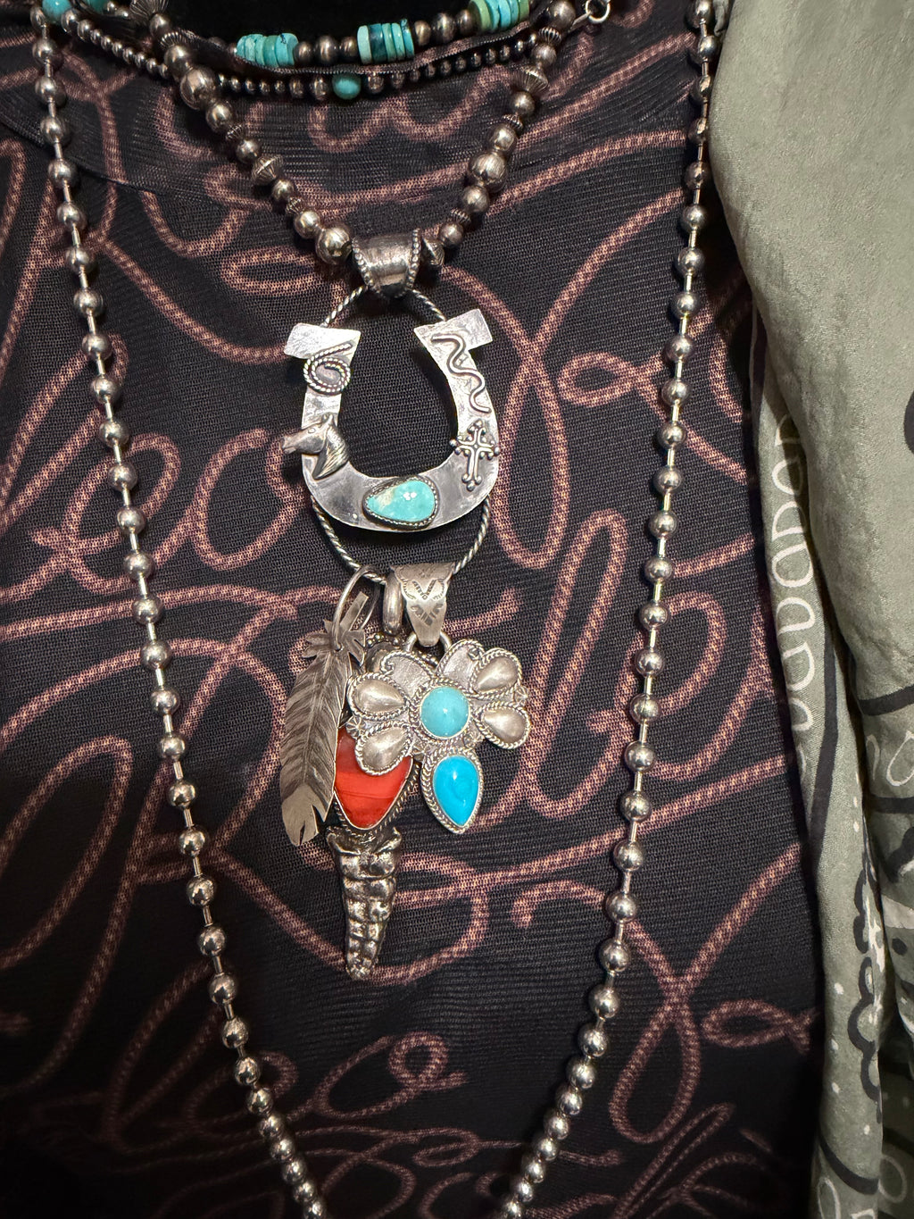 Horse shoe charm holder